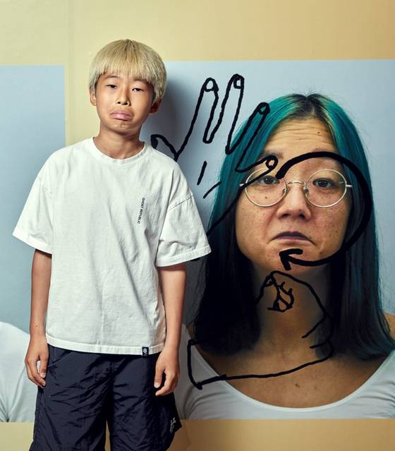 곽준혁 학생기자가 수화(ASL)를 활용한 소통을 보여주는 크리스틴 선 킴&토마스 마더 작가의 'Find Face'(2021)를 살펴봤다.