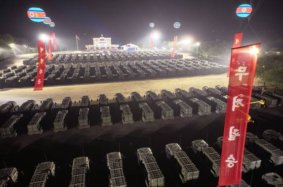 북한 노동당 기관지 노동신문은 2024년 8월 5일 "신형 전술탄도미사일 무기체계 인계인수기념식이 지난 4일에 진행됐다"면서 "중요군수기업소들에서 생산된 250대의 신형 전술탄도미사일 발사대가 조선민주주의인민공화국 국경제1선부대들에 인도되는 의식이 수도 평양에서 거행됐다"라고 보도했다. 노동신문=뉴스1