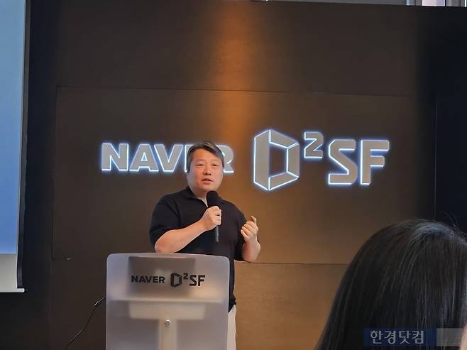 김상범 네이버 검색플랫폼 리더가 12일 오전 서울 강남 네이버 D2SF에서 네이버의 검색 방향성에 대해 설명하고 있다. 사진=박수빈 기자