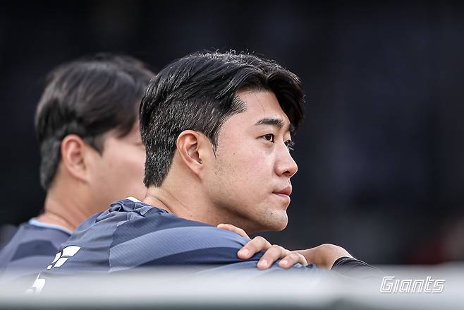 롯데의 최고 기대주 윤성빈이 불펜투수로 새롭게 출발한다. 보직을 바꾼 뒤 처음 나선 15일 인천 SSG전에선 0.1이닝 무실점 투구로 군더더기 없이 임무를 수행해내며 성공 경험을 쌓기 시작했다. 사진제공|롯데 자이언츠