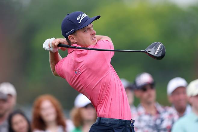 저스틴 헤이스팅스가 지난 14일 열린 US오픈 2라운드 12번 홀에서 티샷을 하고 있다. 게티이미지코리아