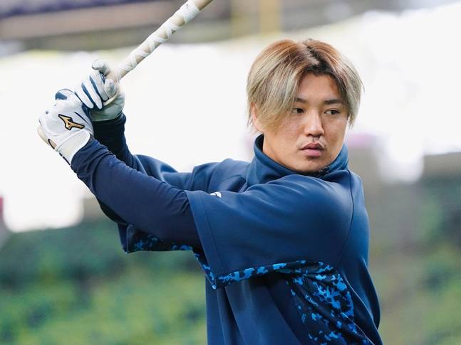 훈련하고 있는 사토 류세이. /사진=세이부 라이온즈 SNS