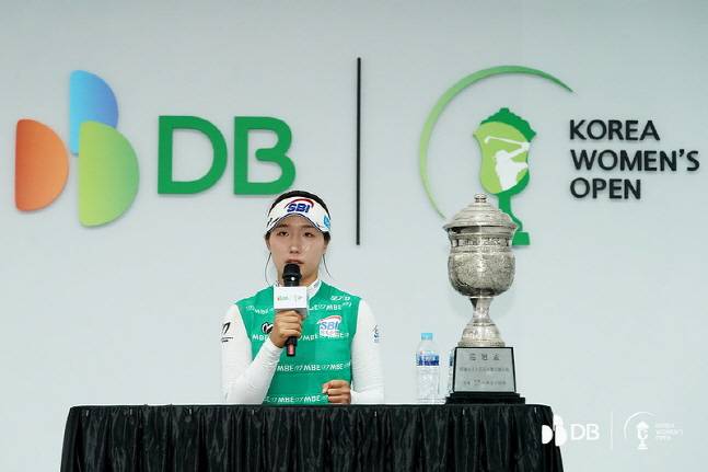 이동은이 우승 후 기자회견에서 취재진의 질문에 답하고 있다. /사진=대회조직위 제공