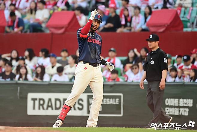 롯데 자이언츠 외국인 타자 빅터 레이예스가 15일 인천 SSG랜더스필드에서 열린 2025 신한 SOL Bank KBO리그 SSG 랜더스와의 팀 간 11차전까지 올 시즌 101안타를 기록, 2년 연속 최다 안타 타이틀을 향한 순항을 이어가고 있다. 사진 엑스포츠뉴스 DB