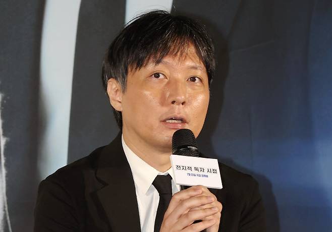 김병우 감독이 17일 서울 광진구 롯데시네마 건대입구점에서 열린 영화 ‘전지적 독자 시점’ 제작보고회에서 인사말을 하고 있다. (사진=연합뉴스)