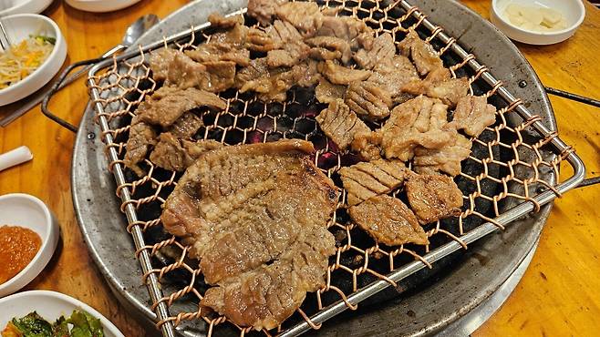 20250616_193412.jpg 저녁 아들 야구팀원들 회식 돼지갈비