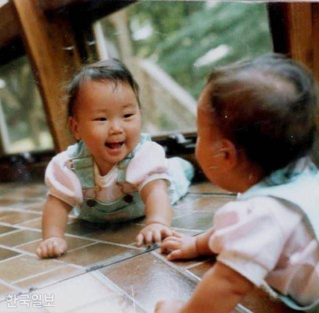 1984년 대전에서 태어나 1985년 미국으로 입양됐던 안나 김 라일리(40·한국명 장원숙)의 입양 당시 무렵 사진. 안나는 2023년 아동권리보장원의 입양정보통합관리시스템(ACMS) 기록을 토대로 친엄마를 만났지만, 유전자(DNA) 검사 결과 안나와 아무 관련이 없는 사람이었다. 안나 제공