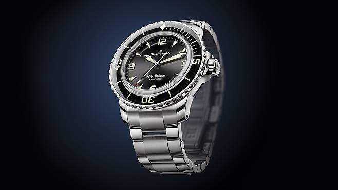 2025년 블랑팡의 기대주인 스틸 소재 피프티 패덤즈 오토매틱 42mm 모델. 사진 블랑팡