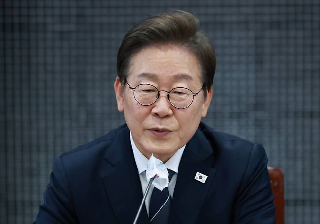 이재명 대통령이 지난 13일 경기도 연천군청에서 기본소득 실시지역 현황 점검을 하며 발언하고 있다. (대통령실통신사진기자단)/사진=뉴시스