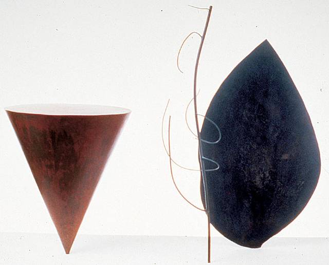 김승희, 원뿔이 있는 풍경, 120×40×70㎝, 적동 황동, 철, 1991.