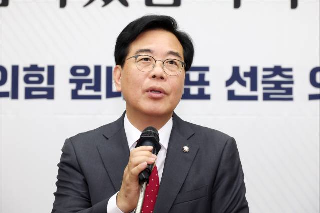 ▲국민의힘 신임 원내대표로 당선된 송언석 의원이 16일 원내대표 선출 의원총회가 열린 국회 회의장에서 당선 소감을 밝히고 있다. ⓒ연합뉴스