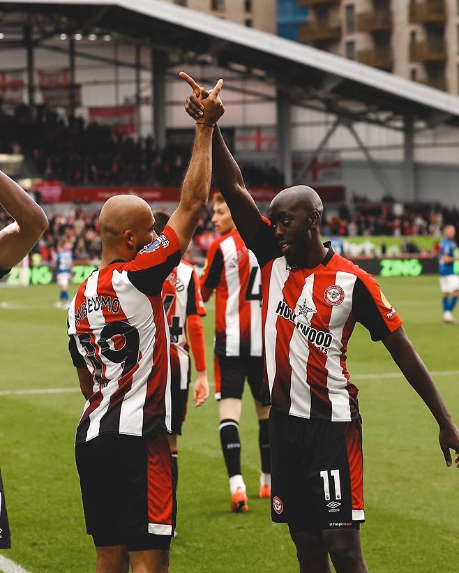 토트넘은 토마스 프랑크 감독 체제에서 본격적으로 영입에 시동을 걸고 있다. 브렌트퍼드 시절 제자인 브라이언 음뵈모와 요안 위사(왼쪽부터)가 최우선 타깃으로 거론되고 있다. 사진출처|브렌트퍼드 페이스북