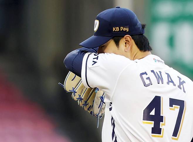 두산 곽빈은 내복사근 부상 탓에 올 시즌 출발이 늦었다. 이에 따른 마음고생이 심했지만, 그는 스스로 멘탈을 다스리며 버티고 있다. “내가 좋아해서 시작한 야구를 스트레스 받지 말고 즐기면서 하자고 생각했다”며 마음을 다잡았다. 뉴시스