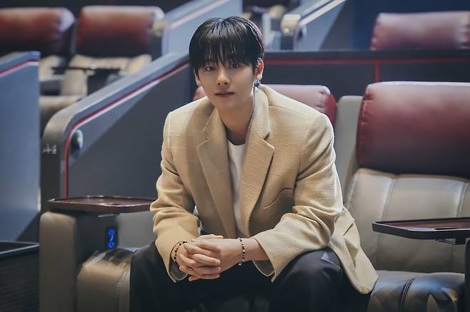 웨이브 오리지널 드라마 ‘ONE:하이스쿨 히어로즈’에서 김의겸 역을 연기한 배우 이정하. 사진 웨이브