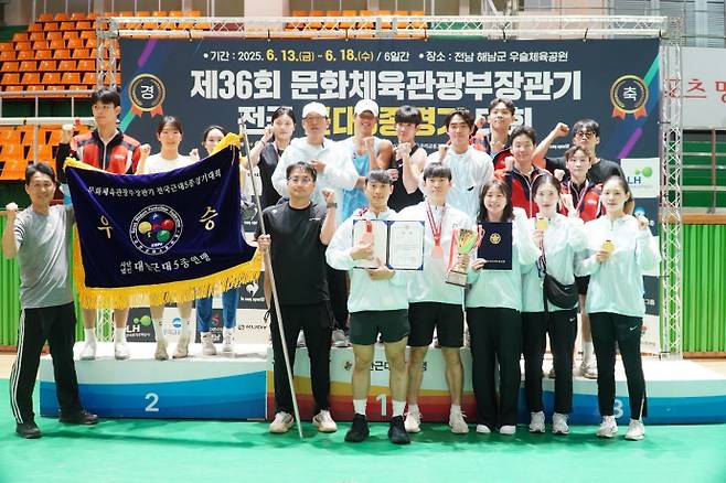 제36회 문화체육관광부장관기 전국근대5종경기대회서 7연패를 달성한 경기도 선수단이 시상식후 기념촬을 하고 있다. 사진=경기도근대5종연맹