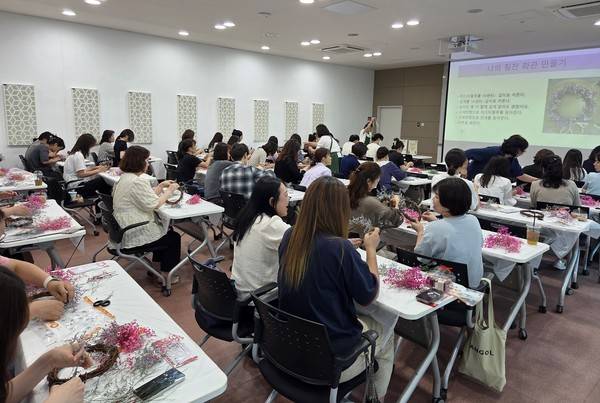안성교육지원청이 행정실무사 역량 강화 연수 실시하고 있다. <안성시 제공>