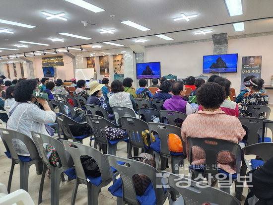 ▲ 성남동에 위치한 한 매장 내부에 강당 같은 공간이 마련돼있다. 이곳에서 상품 설명 및 판매가 이뤄진다.