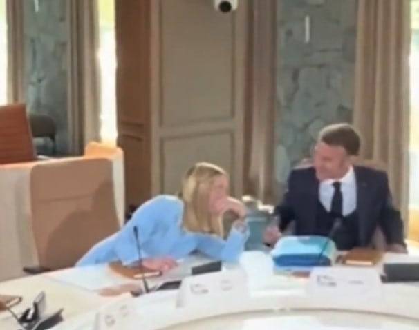 지난 16일 캐나다 앨버타 카나나스키스에서 열린 G7 정상회의에서 대화를 나누고 있는 조르자 멜로니 이탈리아 총리(왼쪽)과 에마뉘엘 마크롱 프랑스 대통령./ 엑스