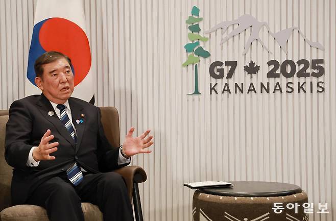 이시바 시게루 총리가 17일(현지시간) 캐나다 앨버타주 카나나스키스 주요 7개국(G7) 정상회의장에서 이재명 대통령과 가진 한일 정상회담에서 모두발언을 하고 있다. 카나나스키스=송은석 기자 silverstone@donga.com
