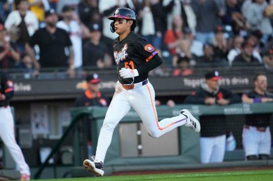 1회 선취 득점을 올리는 이정후. 사진=연합뉴스