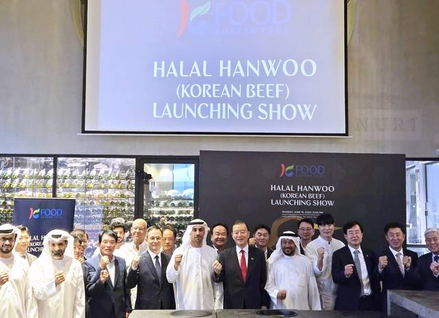 농림축산식품부와 aT(한국농수산식품유통공사)는 현지시간으로 16일 아랍에미리트(UAE) 아부다비에서 ‘할랄인증 한우 런칭행사’를 열었다. aT