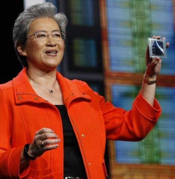 리사 수 AMD 최고경영자(CEO)가 지난 12일 미국 캘리포니아주 새너제이에서 열린 ‘AI 어드밴싱 2025’ 행사에서 신형 AI 가속기 MI350 시리즈를 소개하고 있다. AMD SNS 캡처