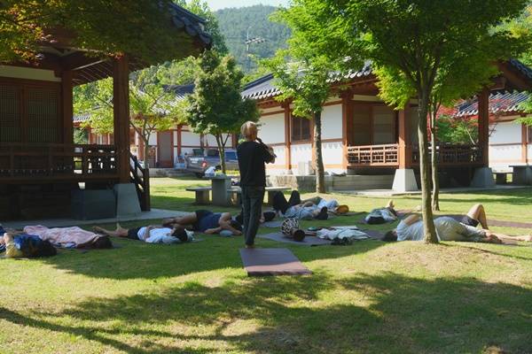 사진=아침에 열린 힐링프로그램 '사운드 명상'