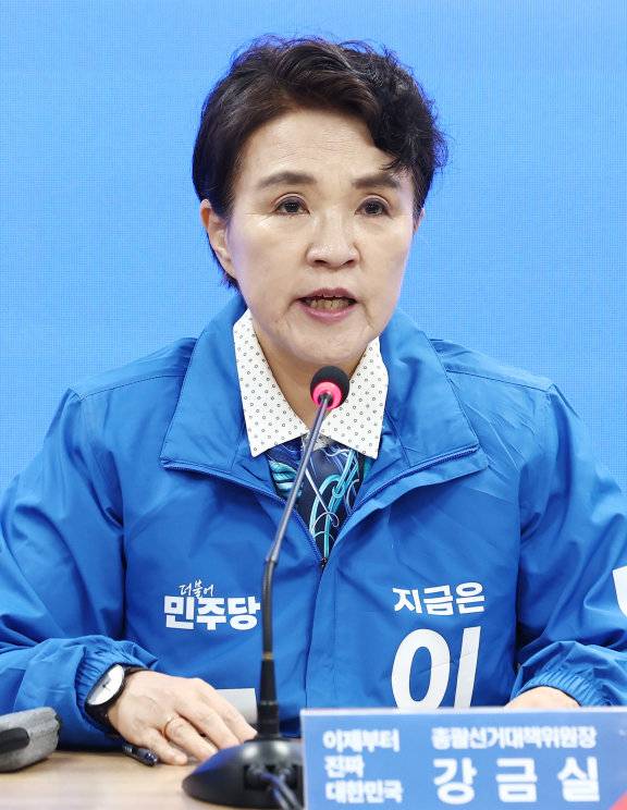 강금실 더불어민주당 총괄선대위원장이 5월 16일 오전 서울 여의도 당사에서 열린 중앙선거대책위원회의에서 발언하고 있다. 뉴스1