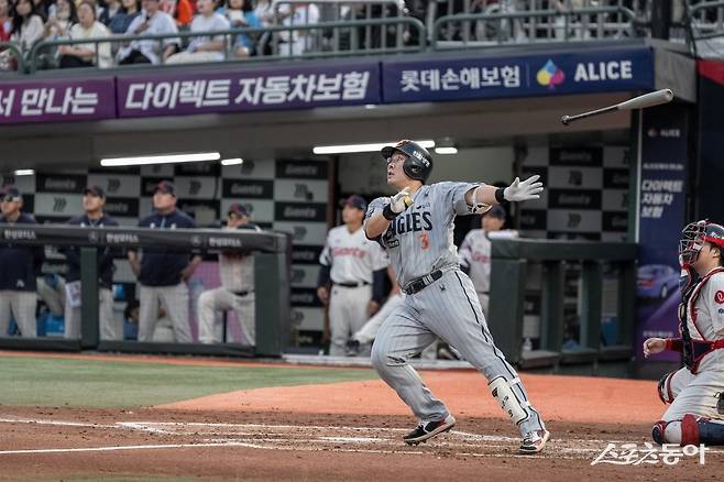 한화 안치홍이 17일 사직구장에서 열린 롯데와 원정경기 3회초 결승 3점홈런을 터트리고 있다. 사진제공|한화 이글스