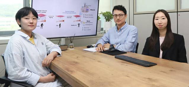 한국생명공학연구원 연구팀. 가운데가 연구책임자인 양용열 박사다.(사진=생명연)