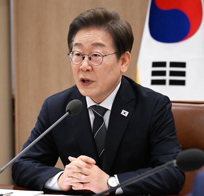 이재명 대통령이 13일 이스라엘의 이란 공습과 관련해 소집한 긴급 안보경제 점검회의에서 발언하고 있다. 대통령실사진기자단