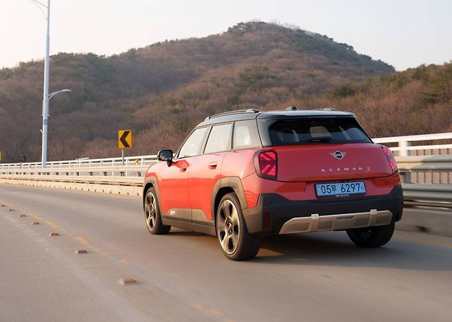 경쾌하고 역동적인 MINI 에이스맨