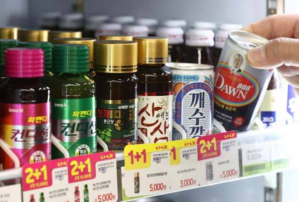 시중에 판매 중인 숙취해소제의 실제 숙취해소 효과와 관련한 조사 결과가 발표됐다./사진=연합뉴스