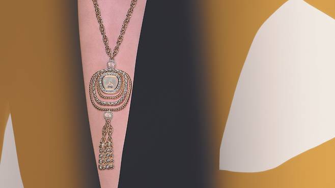 피아제 식스티 스윙잉 쏘뜨와 컬렉션. 목걸이형 시계를 통해 '형태의 유희'의 또 다른 방식을 제안한다. 사진 피아제