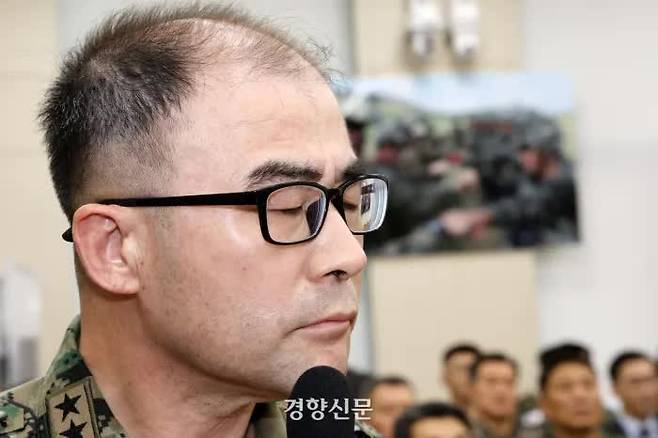 Former Special Warfare Commander Kwak Jong-geun listens intently to a lawmaker\'s questions with a grave expression during a hearing at the National Assembly in Yeouido, Seoul, on January 14. / Reporter Park Min-kyu