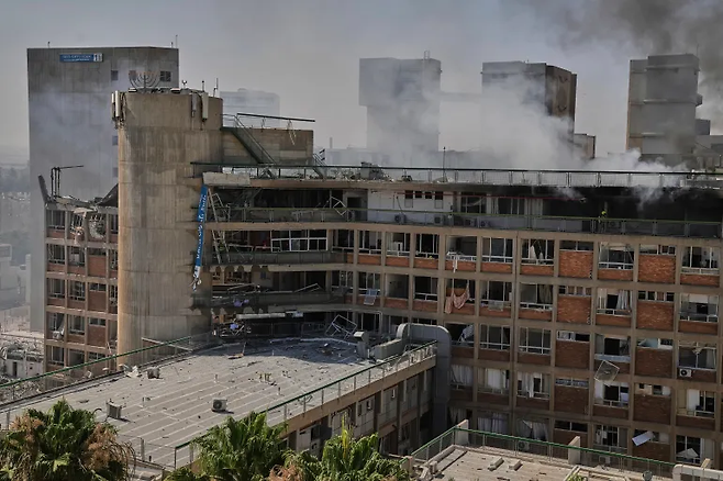 이란 미사일에 피격당한 이스라엘 남부 소로카 병원. AP연합뉴스