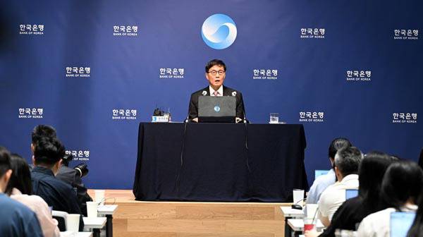 이창용 한국은행 총재가 지난달 서울 중구 한국은행에서 열린 금융통화위원회 금리 결정에 대한 기자간담회에서 발언하고 있다. 사진공동취재단