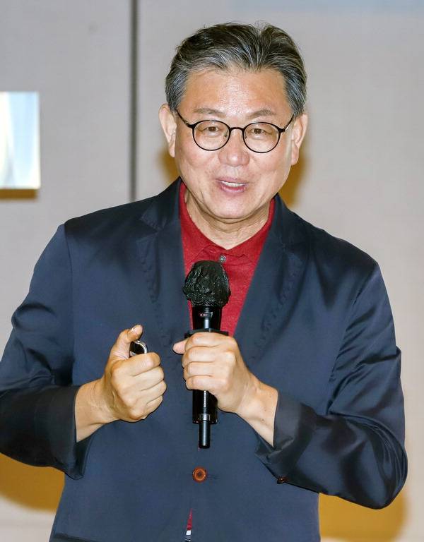 김주태 대한민국명품고택협회장이 고택에 깃든 정신과 이야기 자원에 관해 강연하고 있다. 프리랜서 황예찬