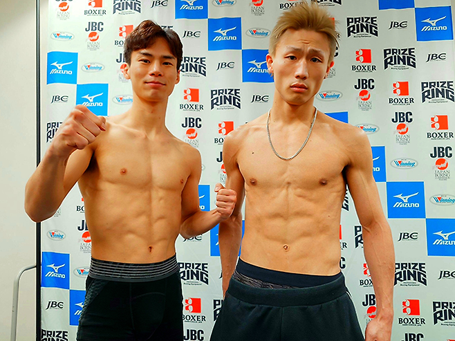 한국복싱커미션 슈퍼페더급 챔피언 김태선이 2025년 2월 일본 도쿄 고라쿠엔홀 계체 통과 후 세계복싱평의회 슈퍼페더급 아시아 챔피언 나카이 료와 촬영에 응하고 있다. 사진=Dangan Promotions