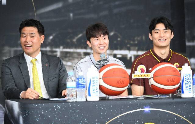 LG 세이커스 조상현 감독, 양준석, 유기상(왼쪽부터)./LG 트윈스