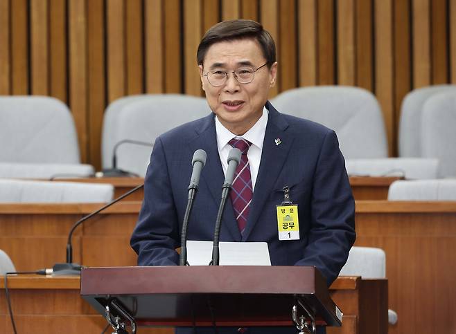 이종석 국가정보원장 후보자가 19일 오전 서울 여의도 국회에서 열린 정보위원회의 인사청문회에 출석해 모두발언하고 있다. 이상섭 기자