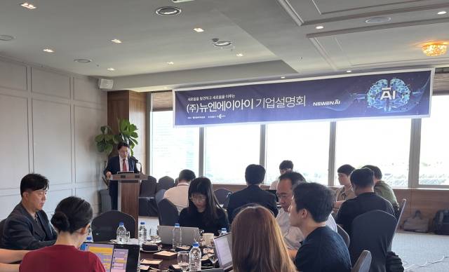 배성환 뉴엔AI 대표가 18일 서울 여의도에서 기업공개(IPO) 간담회를 열고 성장 목표에 대해 설명하고 있다. 사진 제공=IR큐더스