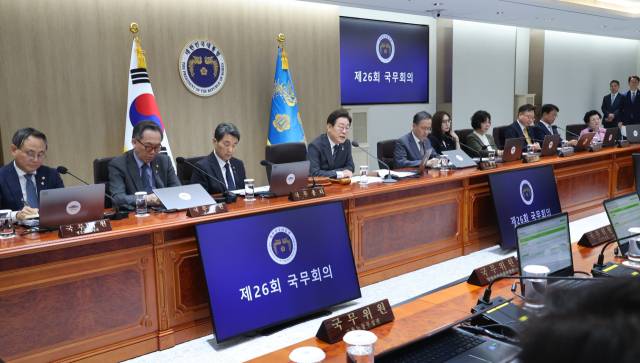 이재명 대통령이 19일 용산 대통령실에서 국무회의를 주재하고 있다. 연합뉴스