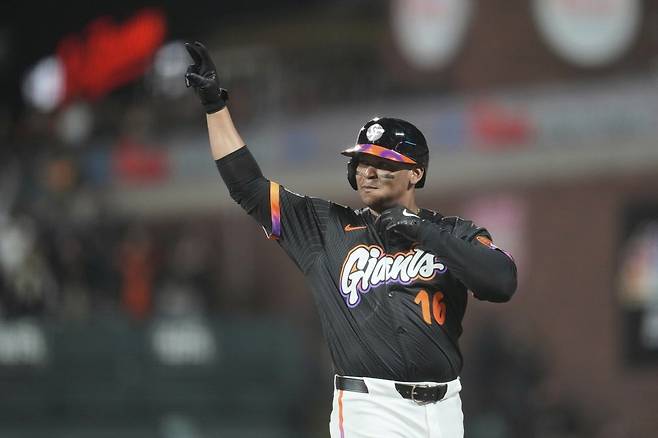 샌프란시스코 데버스는 최근 보스턴에서 트레이드 이적했다. 18일 데뷔전을 치러 5타수 2안타 1타점으로 기분 좋은 출발을 알렸다. 캘리포니아주|AP뉴시스