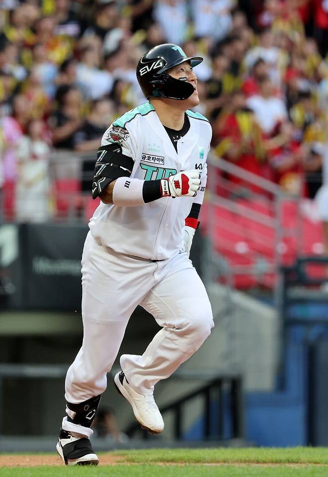 ▲ 2회 결승포를 때리며 팀 승리에 공헌한 최형우 ⓒ연합뉴스