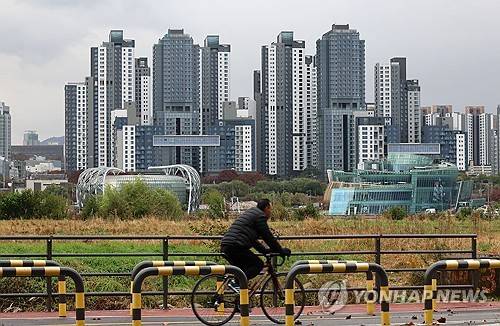 강남 아파트 단지 (서울=연합뉴스) 이정훈 기자 = 사진은 서울 서초구 반포의 한 신축 아파트 단지. 2024.11.26
uwg806@yna.co.kr