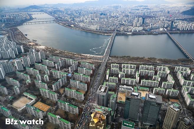 서울 송파구 잠실주공5단지가 공공임대 785가구를 포함한 총 6387가구의 대단지 랜드마크로 조성될 예정이다. 사진은 주공5단지(왼쪽 단지) 모습./사진=이명근 기자 qwe123@