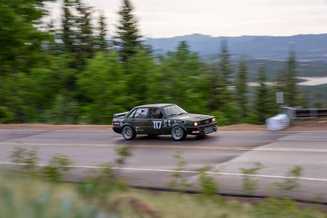 아웨이다 레이싱 팀 소속 트레버 아웨이다 선수의 아우디 4000