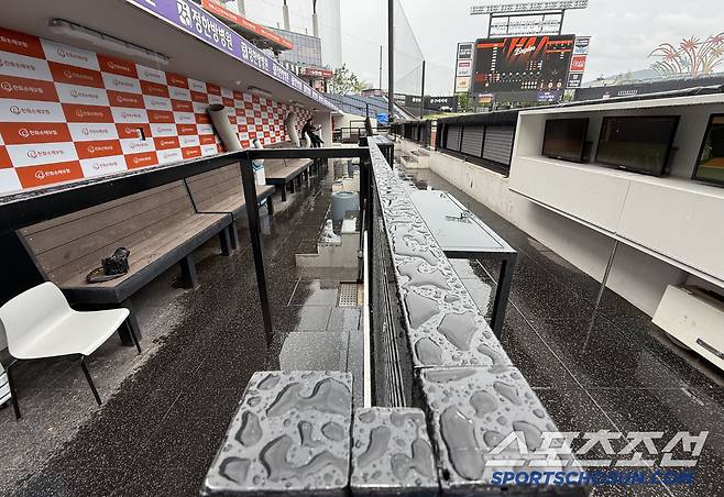 20일 대전 한화생명볼파크에서 키움-한화전이 열릴 예정이지만 많은 비가 내리고 있다. 대전=정재근 기자 cjg@sportschosun.com/2025.6.20/