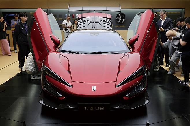 BYD의 프리미엄 브랜드 양왕(仰望)의 첫 순수 전기 슈퍼 스포츠카 U9 / 사진 로이터연합